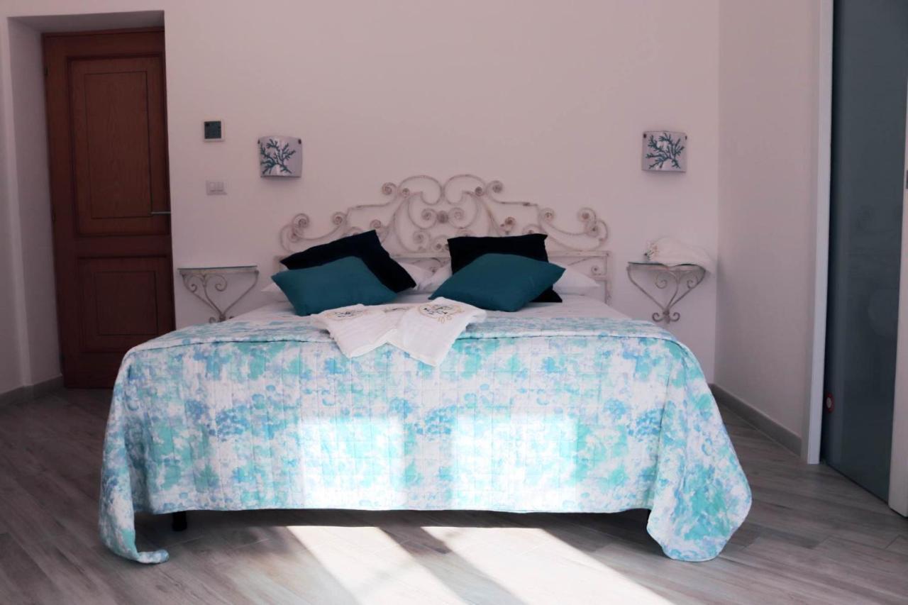 Clelia'S Boutique Rooms & Suites La Maddalena  Eksteriør billede