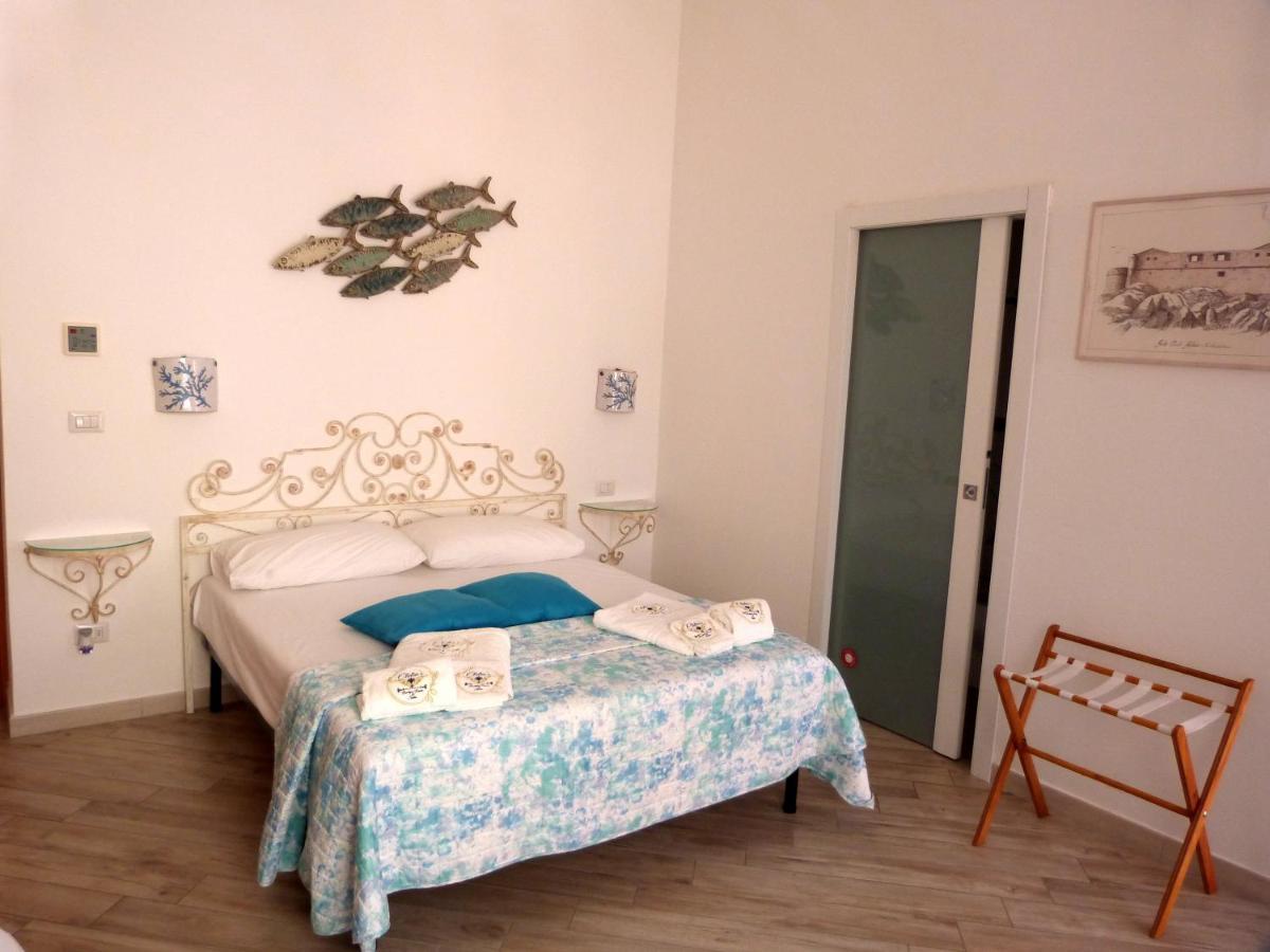 Clelia'S Boutique Rooms & Suites La Maddalena  Eksteriør billede