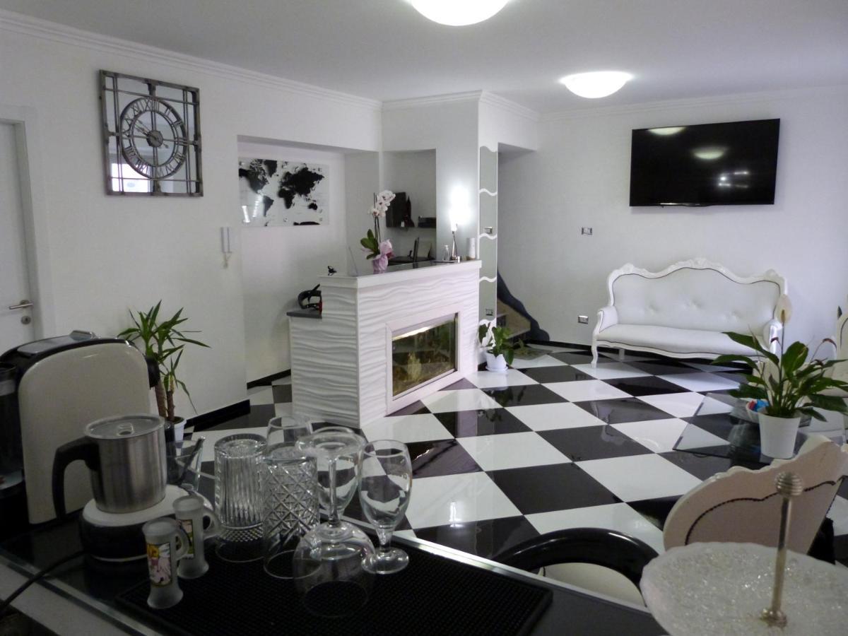 Clelia'S Boutique Rooms & Suites La Maddalena  Eksteriør billede