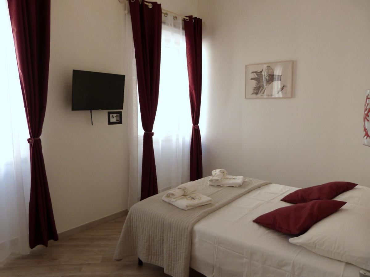 Clelia'S Boutique Rooms & Suites La Maddalena  Eksteriør billede