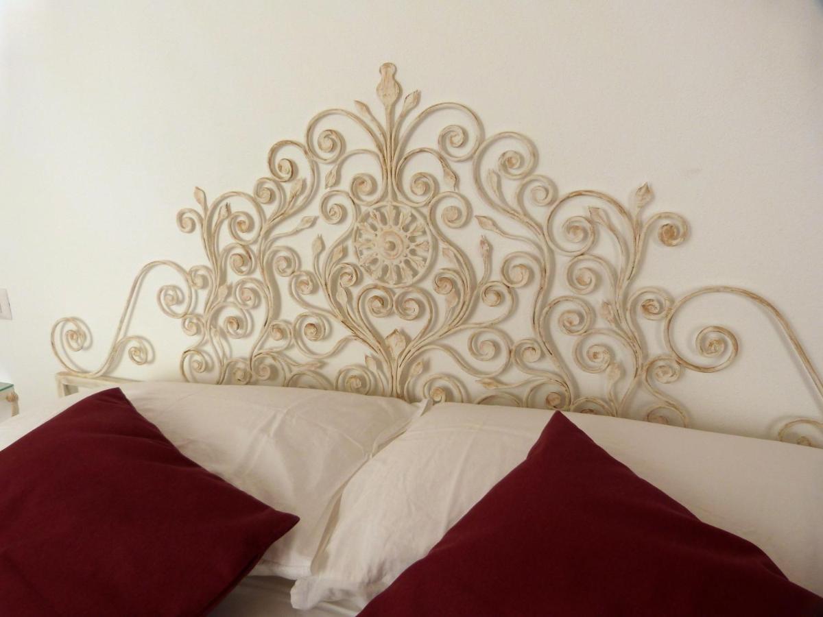Clelia'S Boutique Rooms & Suites La Maddalena  Eksteriør billede
