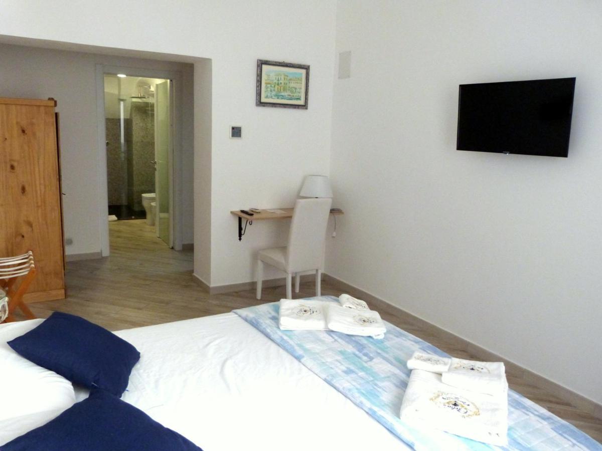 Clelia'S Boutique Rooms & Suites La Maddalena  Eksteriør billede