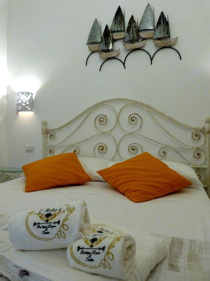 Clelia'S Boutique Rooms & Suites La Maddalena  Eksteriør billede